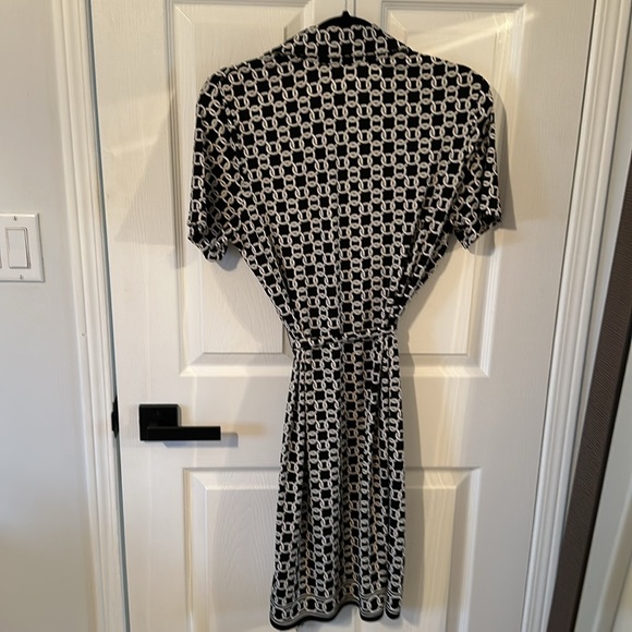 Collared short sleeve summer dress. - Picture 3 of 6